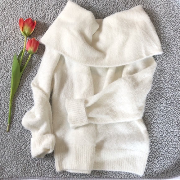 H&M Sweaters - H&M The Off Shoulder sweater